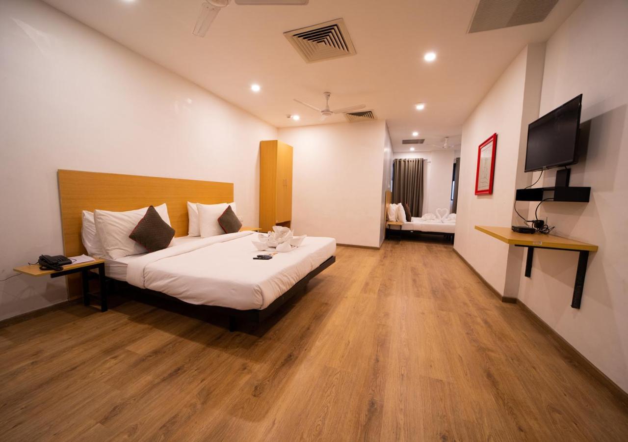 The Park Infinity Hotel Surat Exterior photo